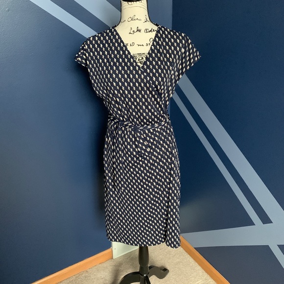 Ann Taylor Dresses & Skirts - Ann Taylor NWT Patterned Wrap Dress